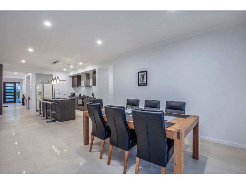 3 Paradise Parade, Jacobs Well QLD 4208