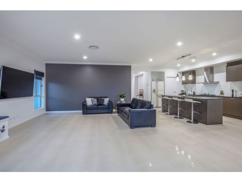 3 Paradise Parade, Jacobs Well QLD 4208