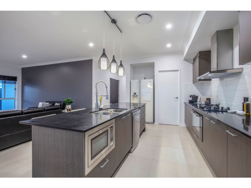 3 Paradise Parade, Jacobs Well QLD 4208