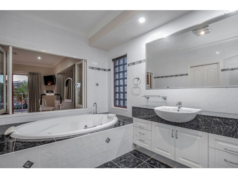 9 Marina Parade, Jacobs Well QLD 4208