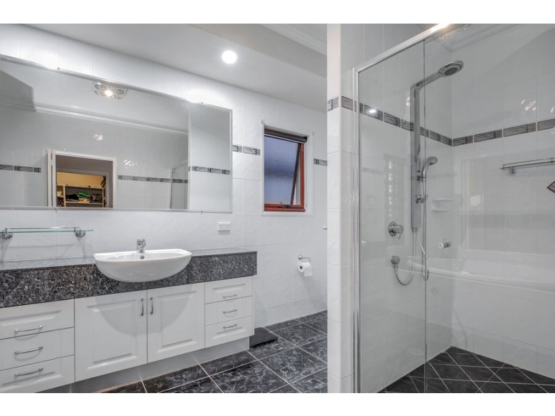 9 Marina Parade, Jacobs Well QLD 4208