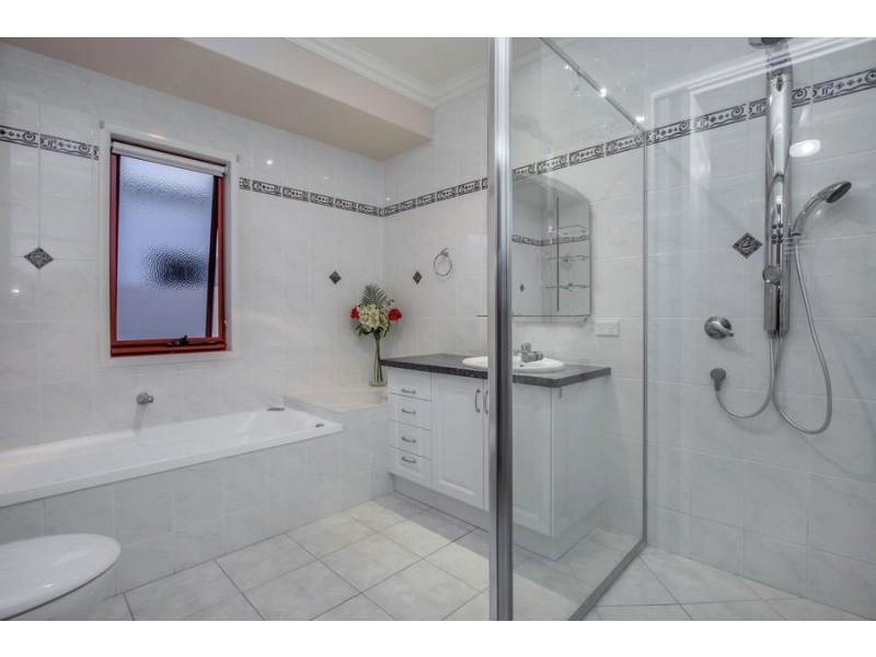 9 Marina Parade, Jacobs Well QLD 4208
