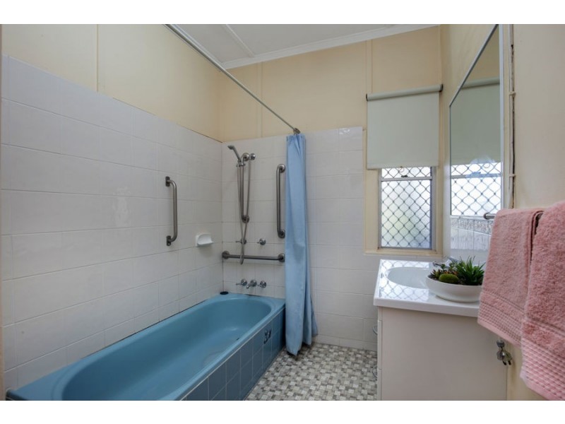 106 Esher Street, Holland Park West QLD 4121