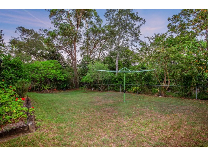 106 Esher Street, Holland Park West QLD 4121