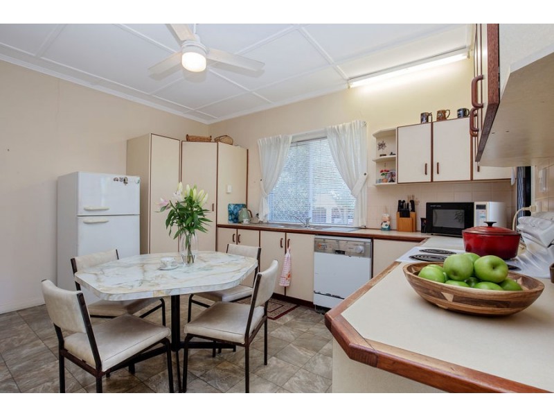 106 Esher Street, Holland Park West QLD 4121