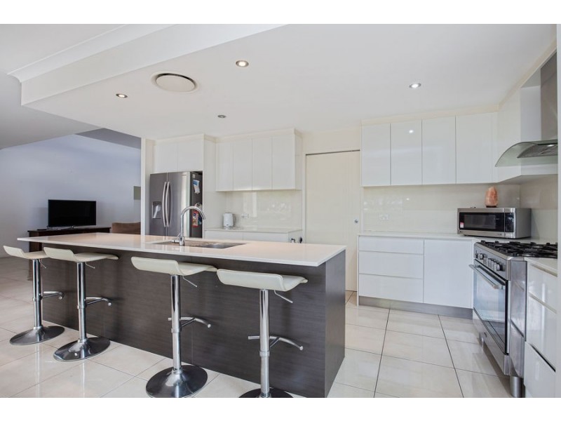 12 Marina Parade, Jacobs Well QLD 4208