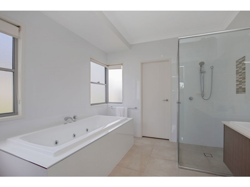 12 Marina Parade, Jacobs Well QLD 4208