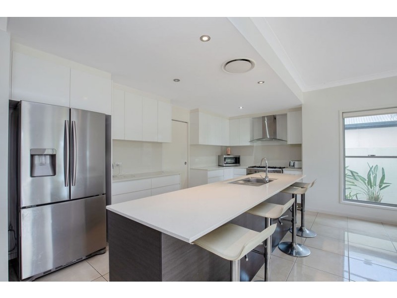 12 Marina Parade, Jacobs Well QLD 4208