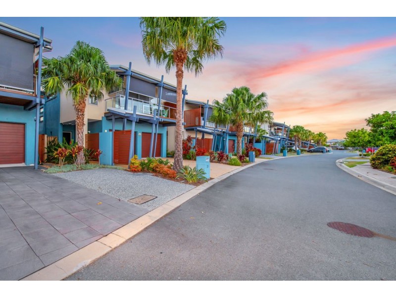 8/1 Manacor Place, Coombabah QLD 4216