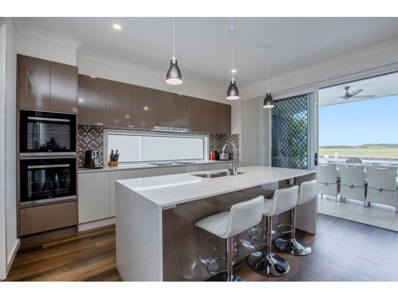 9 Paradise Parade, Jacobs Well QLD 4208