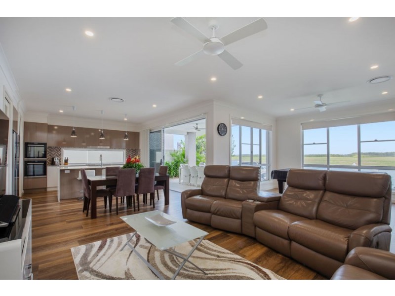 9 Paradise Parade, Jacobs Well QLD 4208