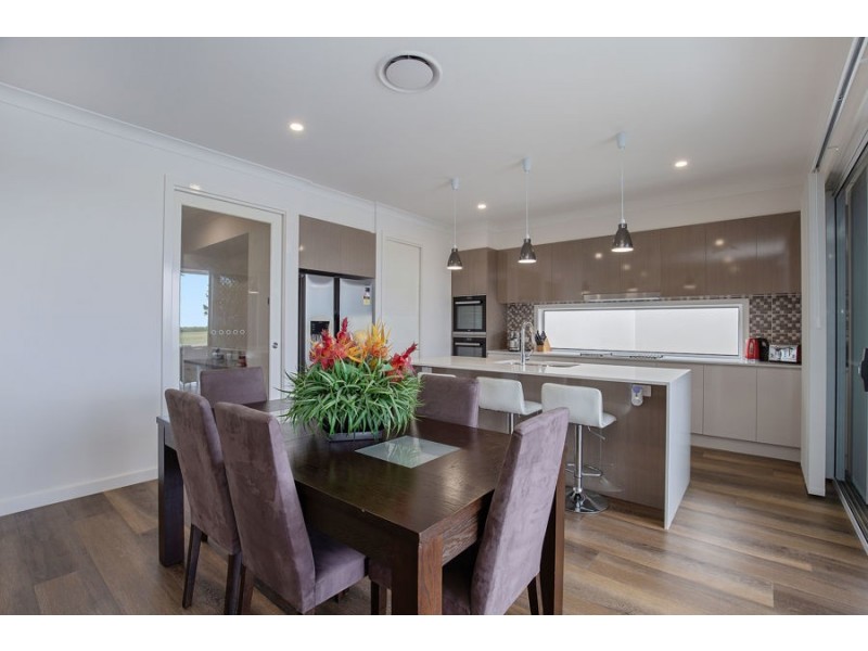 9 Paradise Parade, Jacobs Well QLD 4208