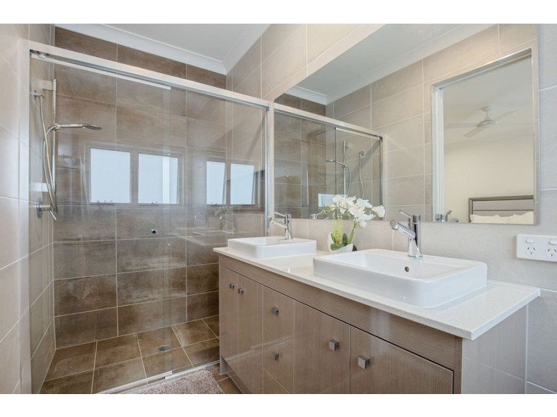 9 Paradise Parade, Jacobs Well QLD 4208