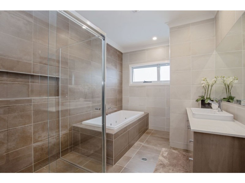 9 Paradise Parade, Jacobs Well QLD 4208