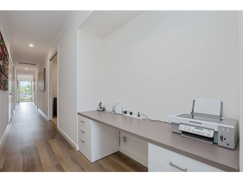 9 Paradise Parade, Jacobs Well QLD 4208