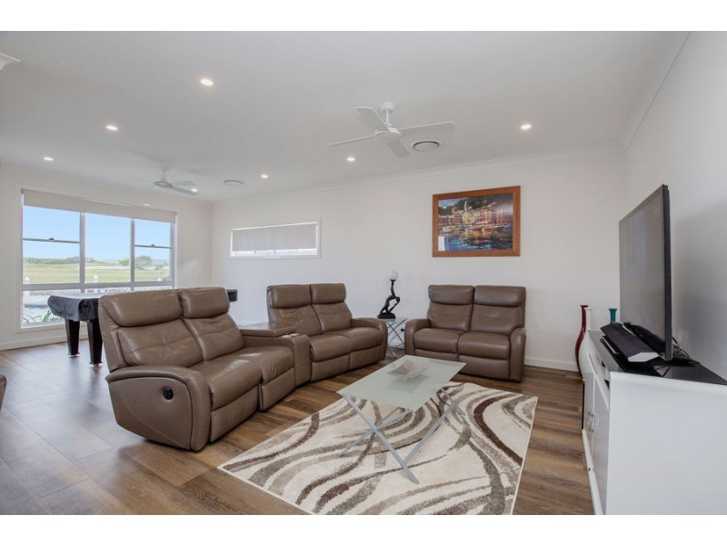 9 Paradise Parade, Jacobs Well QLD 4208