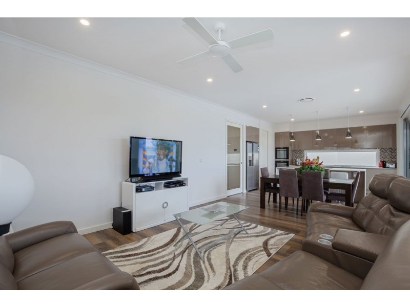 9 Paradise Parade, Jacobs Well QLD 4208