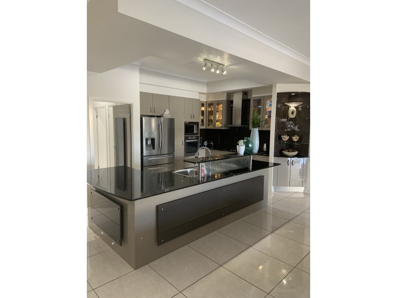 7 Windward place, Jacobs Well QLD 4208