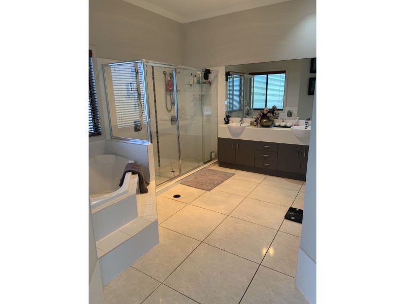 7 Windward place, Jacobs Well QLD 4208