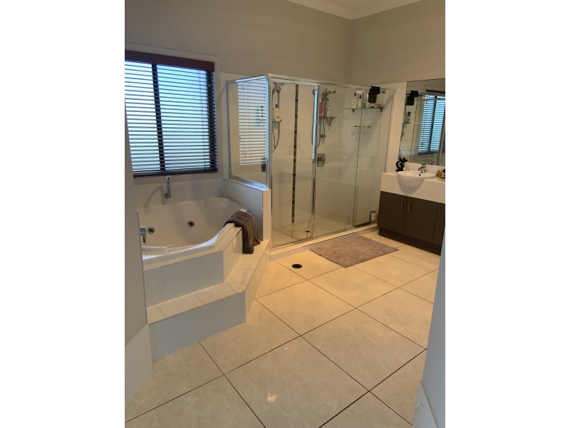 7 Windward place, Jacobs Well QLD 4208