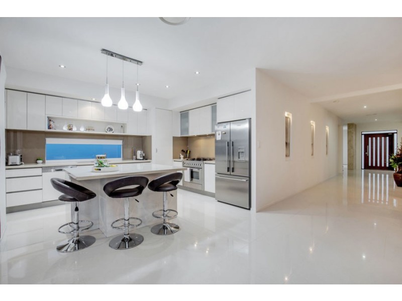 32 Marina Parade, Jacobs Well QLD 4208