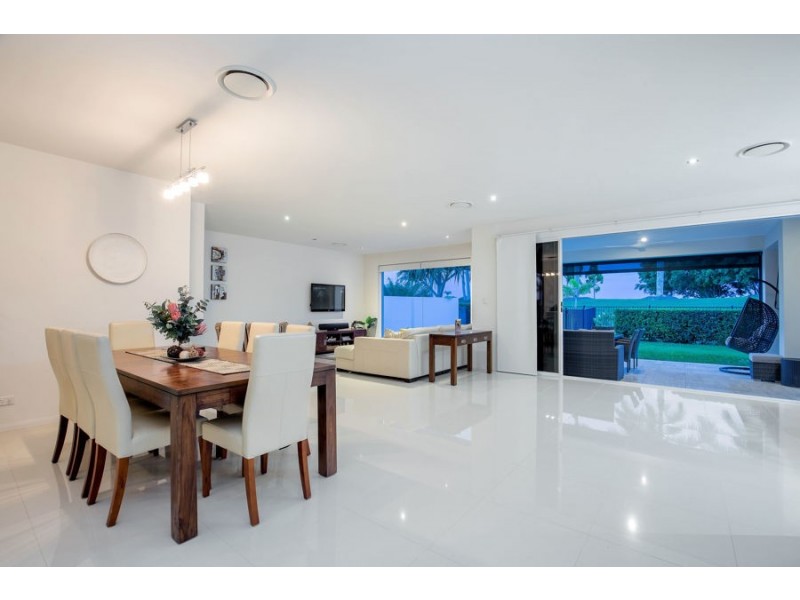 32 Marina Parade, Jacobs Well QLD 4208