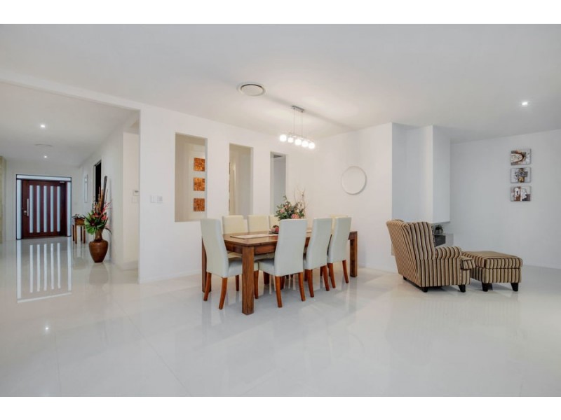 32 Marina Parade, Jacobs Well QLD 4208