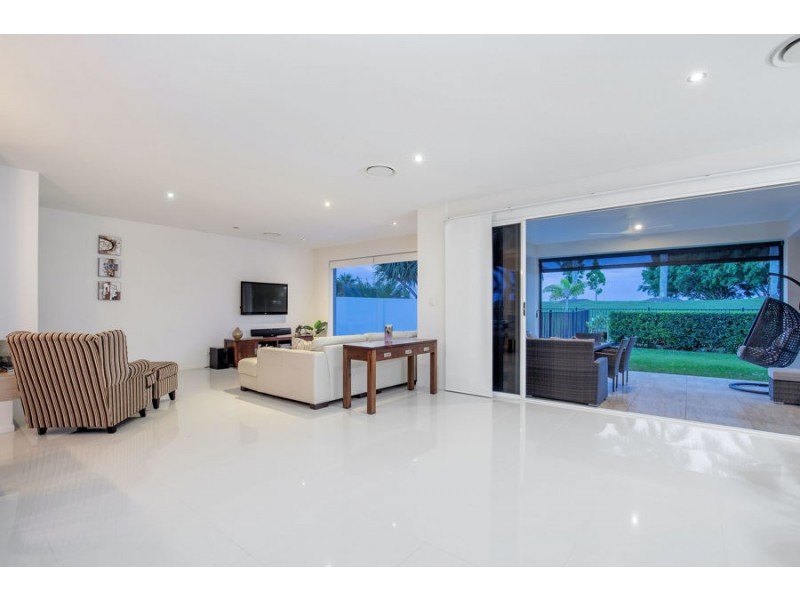 32 Marina Parade, Jacobs Well QLD 4208