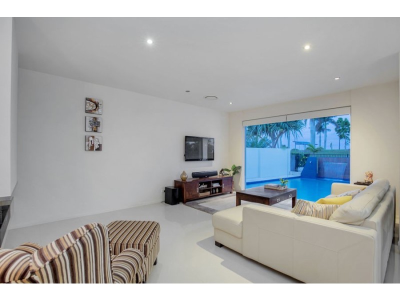 32 Marina Parade, Jacobs Well QLD 4208
