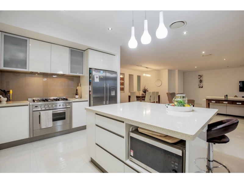 32 Marina Parade, Jacobs Well QLD 4208