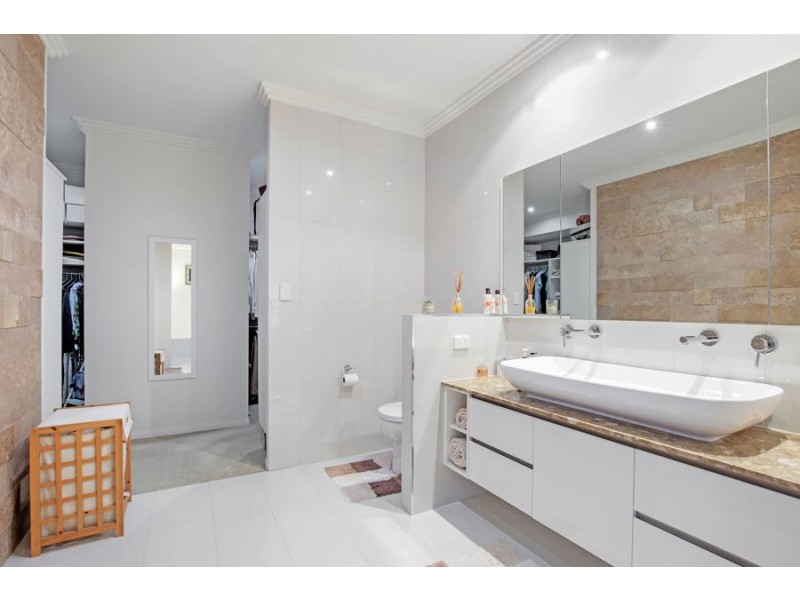 32 Marina Parade, Jacobs Well QLD 4208