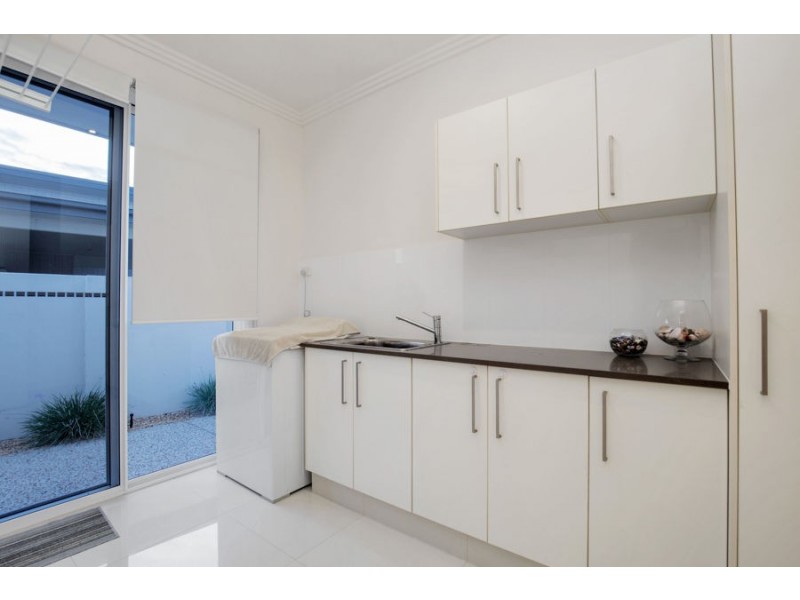 32 Marina Parade, Jacobs Well QLD 4208