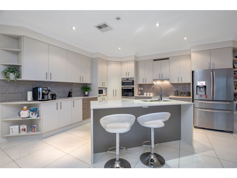 11 Marina Parade, Jacobs Well QLD 4208
