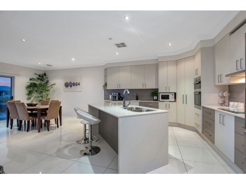11 Marina Parade, Jacobs Well QLD 4208
