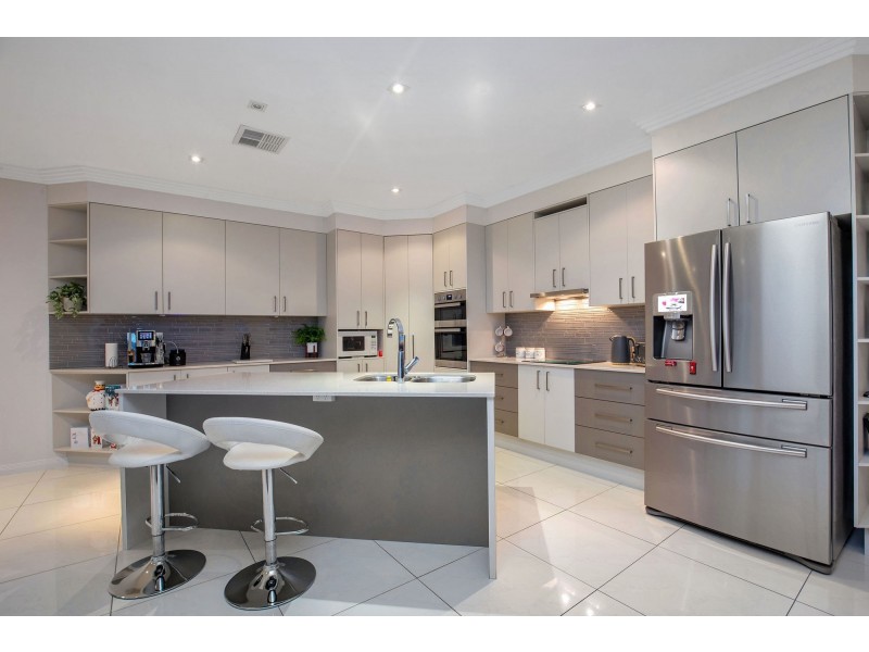 11 Marina Parade, Jacobs Well QLD 4208