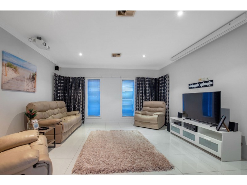 11 Marina Parade, Jacobs Well QLD 4208