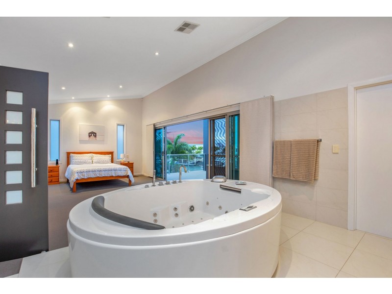 11 Marina Parade, Jacobs Well QLD 4208