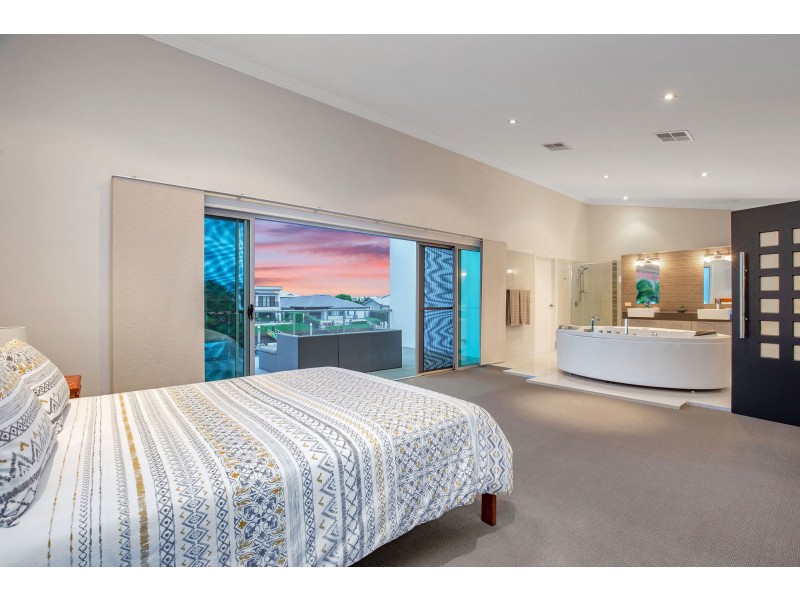 11 Marina Parade, Jacobs Well QLD 4208