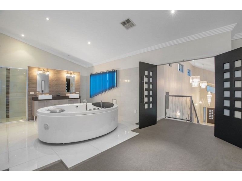 11 Marina Parade, Jacobs Well QLD 4208