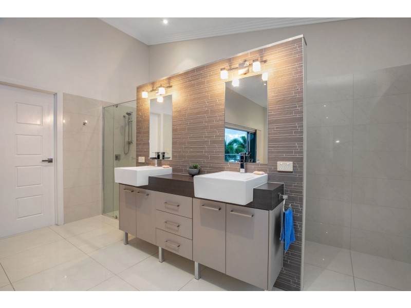 11 Marina Parade, Jacobs Well QLD 4208