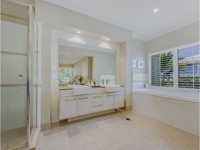 14 Marina Parade, Jacobs Well QLD 4208