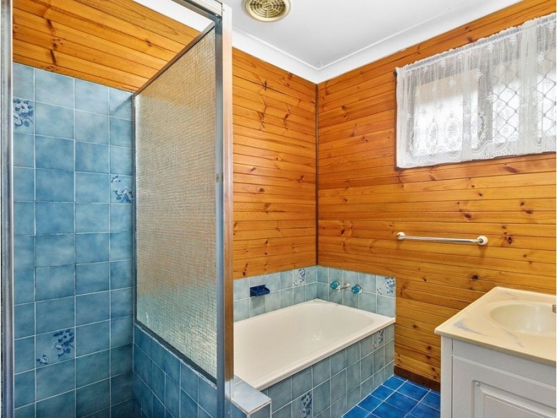 6 Burrinjuck Drive, Coombabah QLD 4216