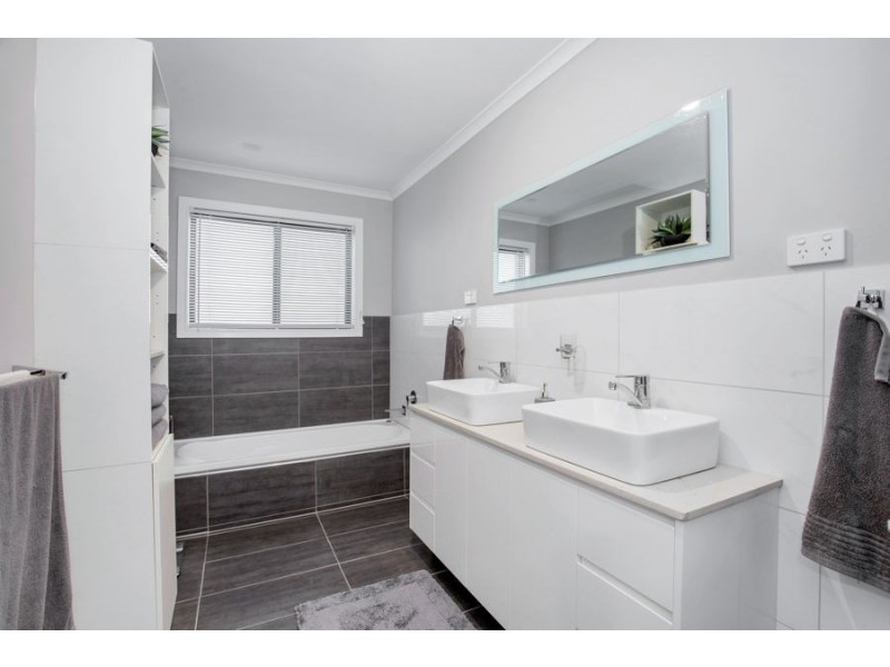 140 Barbaralla Drive, Springwood QLD 4127