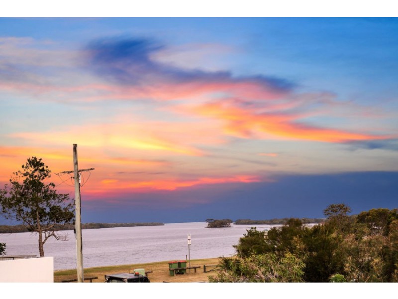 35 Esplanade, Jacobs Well QLD 4208