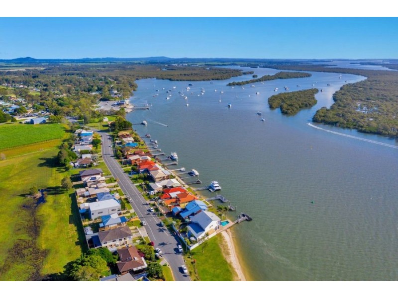 35 Esplanade, Jacobs Well QLD 4208