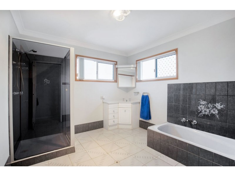 35 Esplanade, Jacobs Well QLD 4208