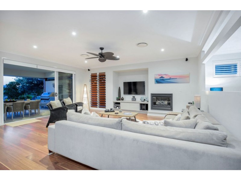 8 Sunset Place, Jacobs Well QLD 4208