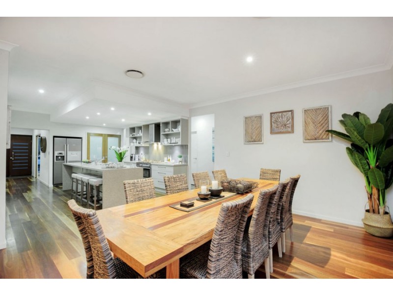 8 Sunset Place, Jacobs Well QLD 4208