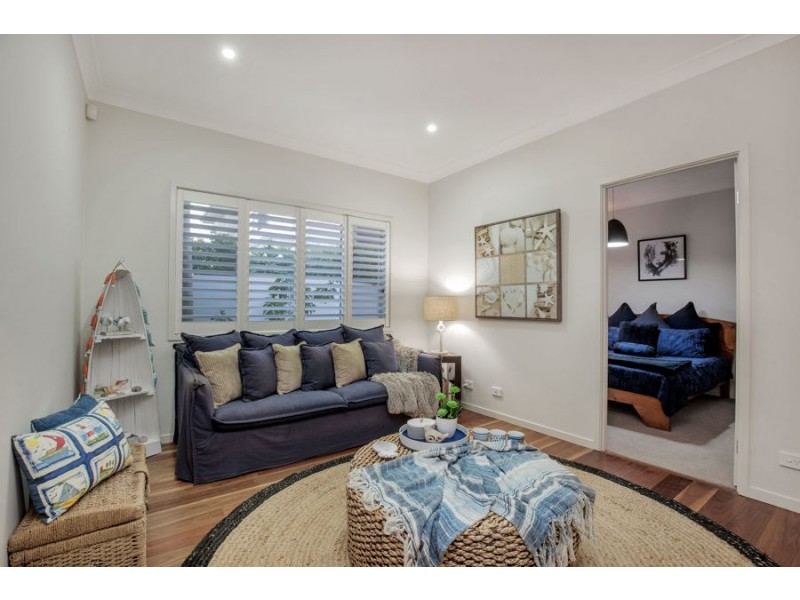 8 Sunset Place, Jacobs Well QLD 4208