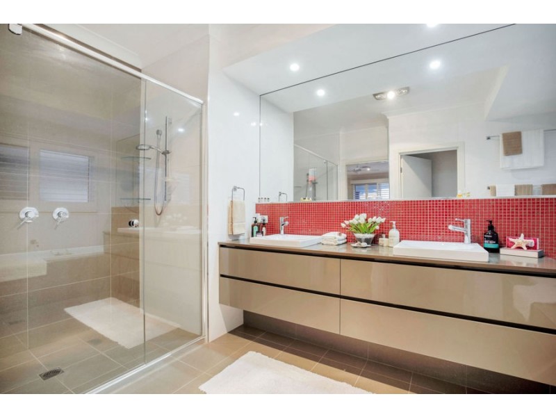 8 Sunset Place, Jacobs Well QLD 4208